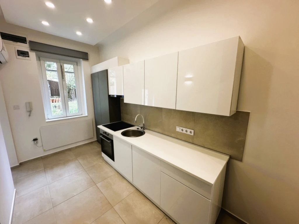 Eladó téglalakás, Pécs, Egyetemváros