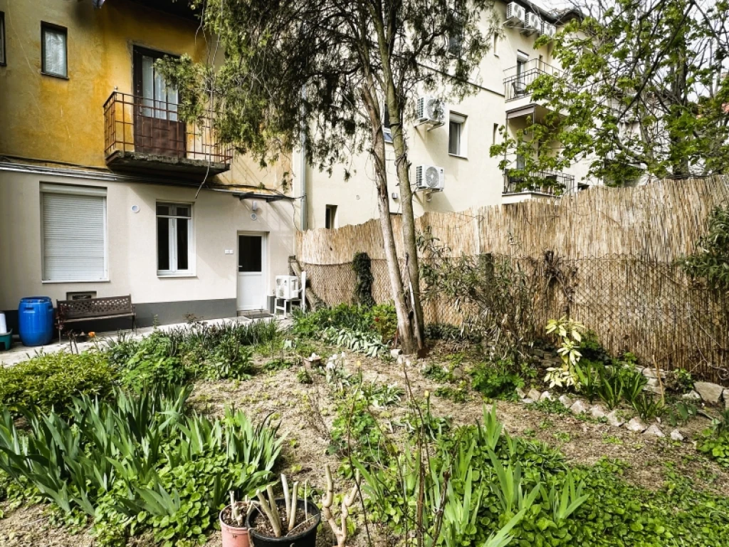 c3-1-name c2-19-name, Pécs, Egyetemváros