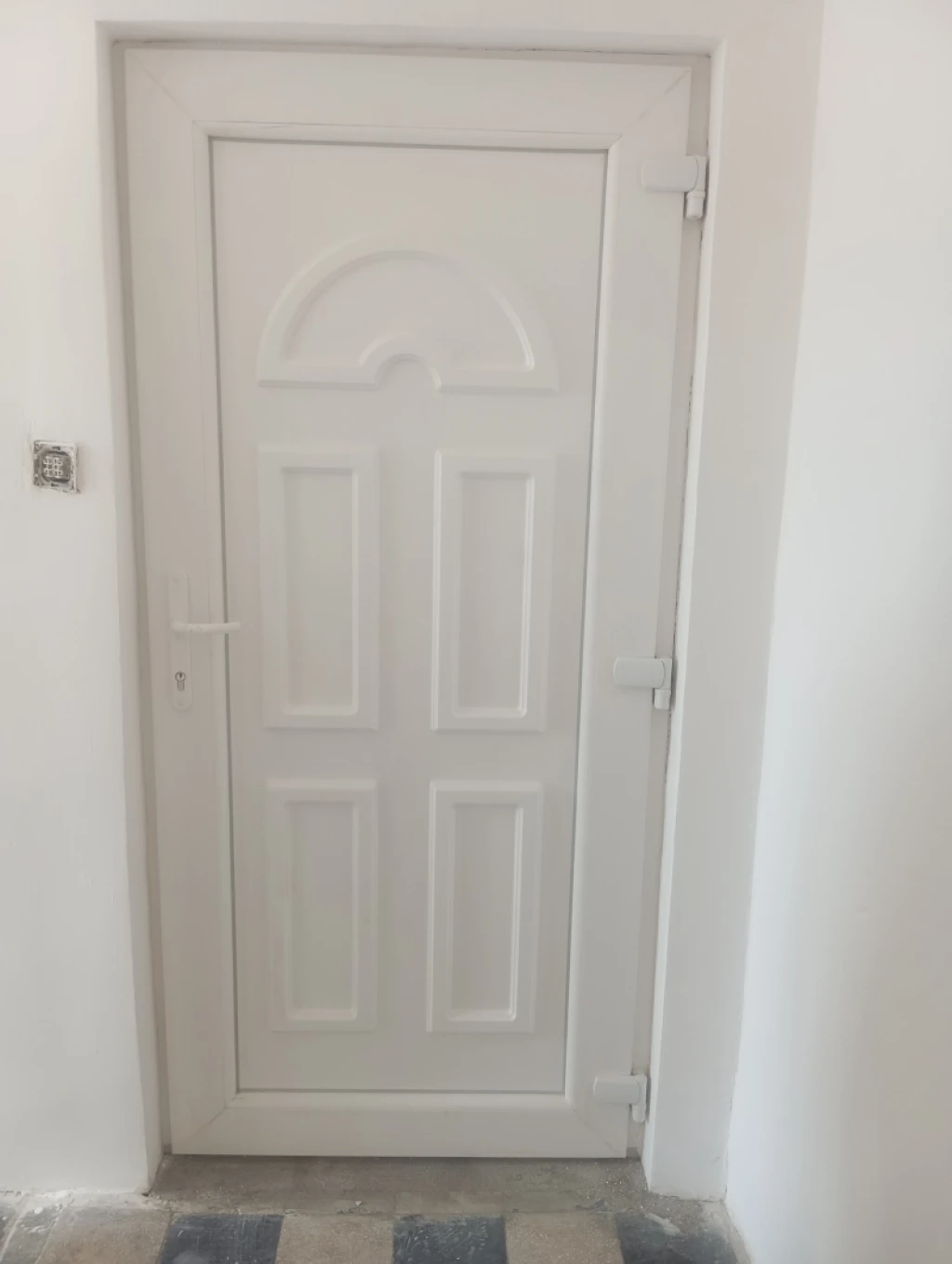 Eladó téglalakás, Komló