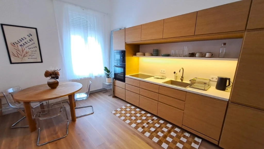 c3-2-name c2-19-name, Pécs, Belváros