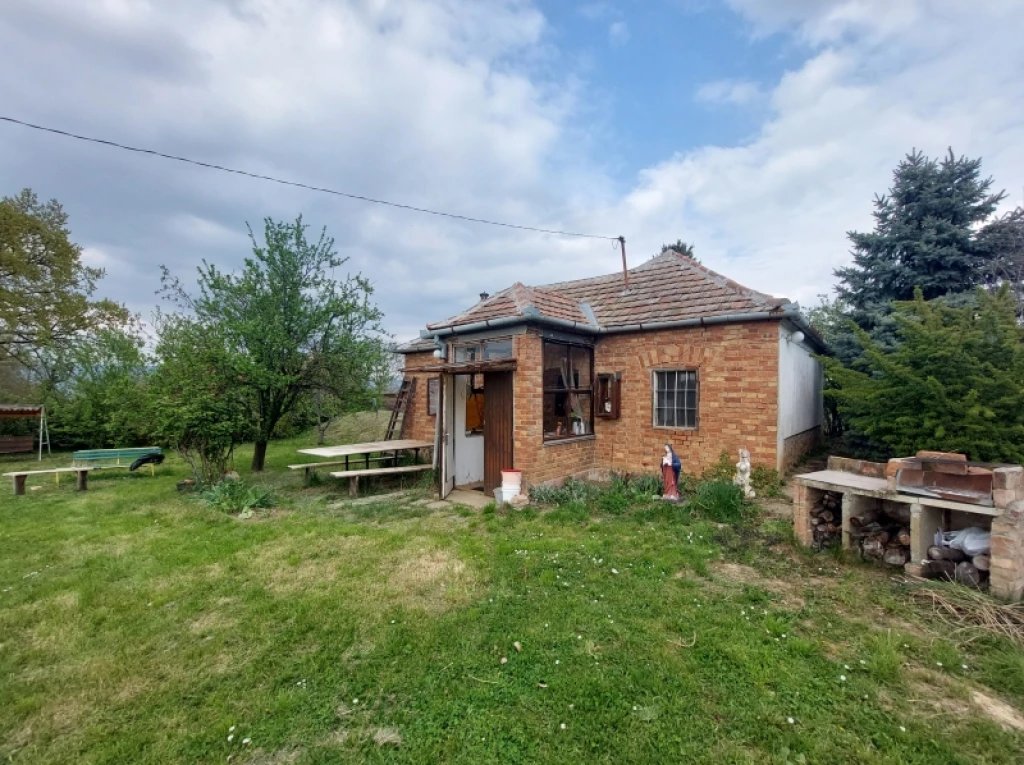 Eladó téglalakás, Pellérd