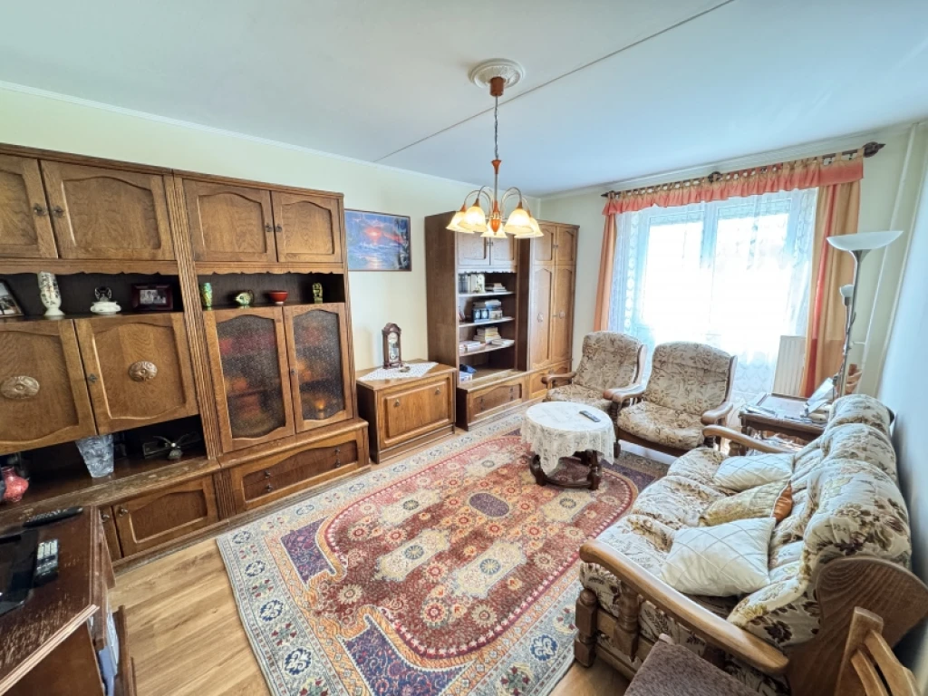 Eladó panellakás, Pécs, Kertváros