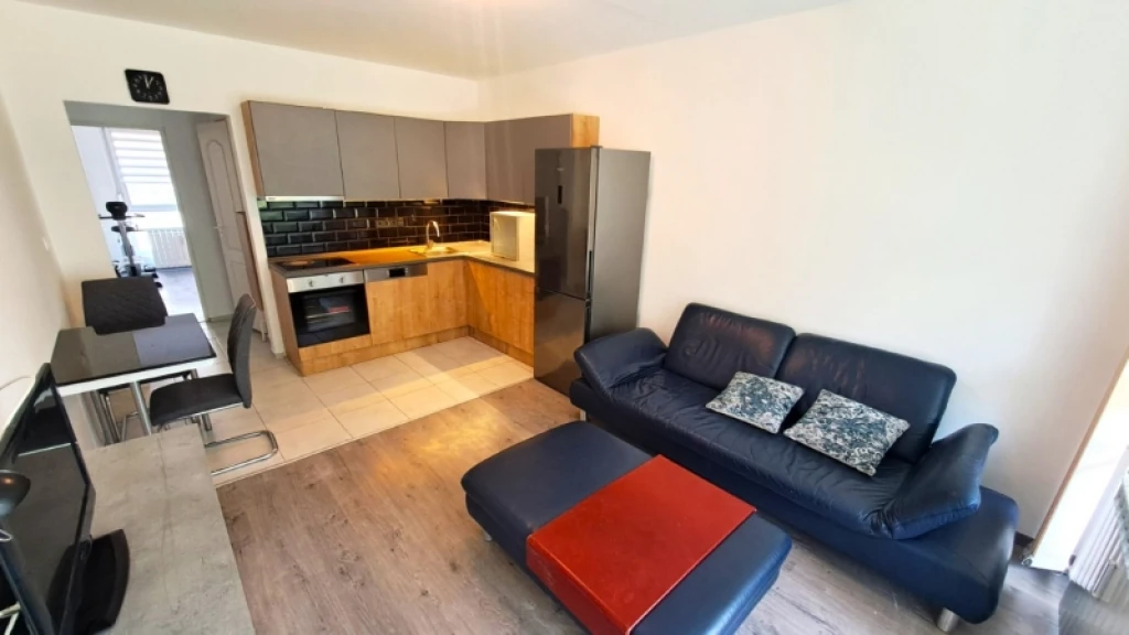 Eladó panellakás, Pécs, Kertváros