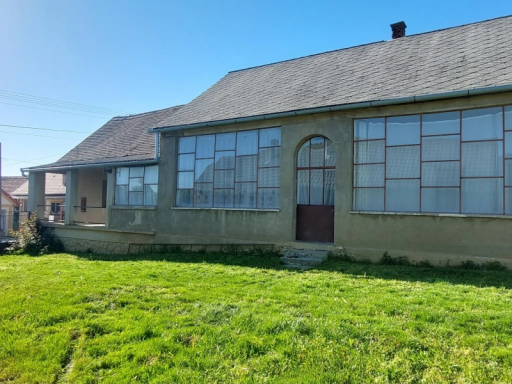 Eladó családi ház, Olasz