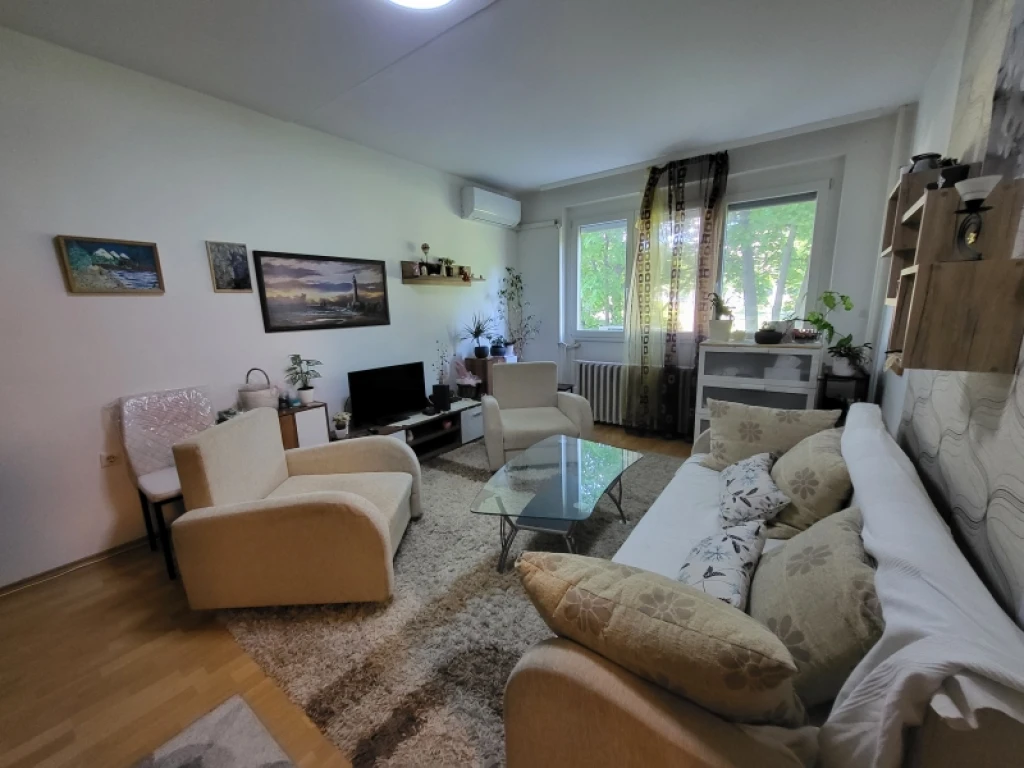 Eladó panellakás, Pécs, Kertváros