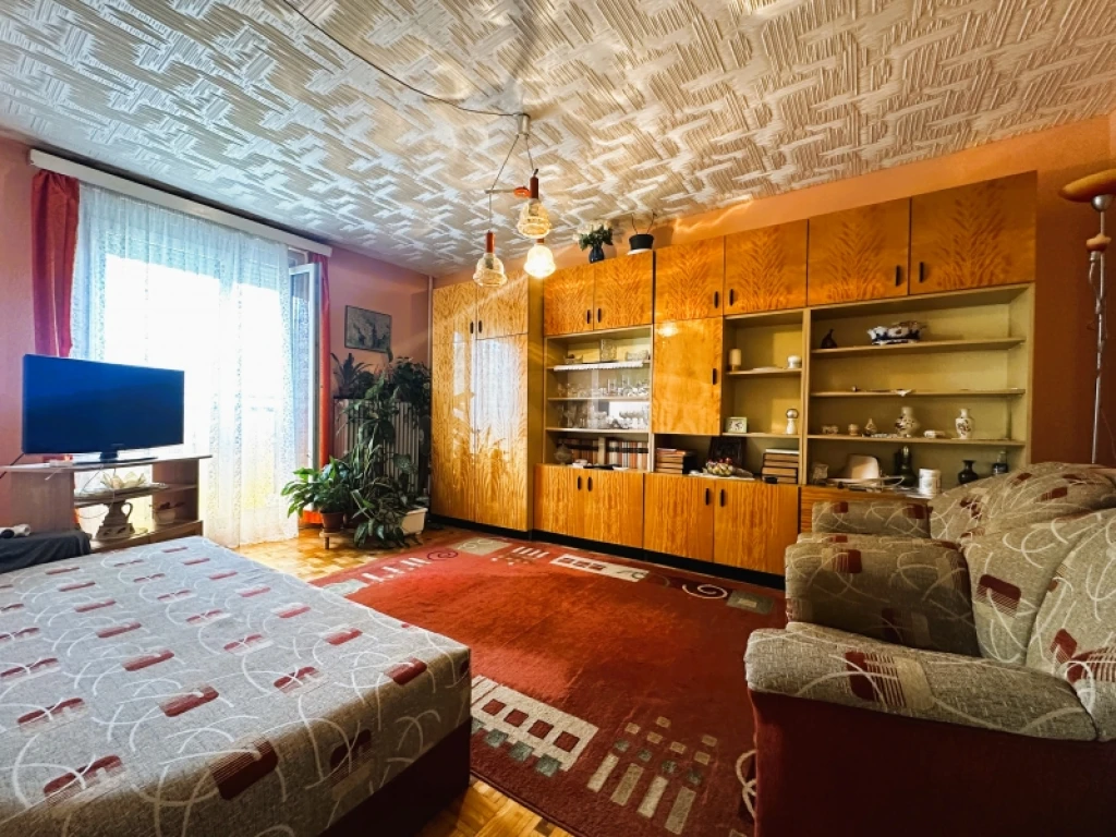 Eladó panellakás, Pécs, Egyetemváros