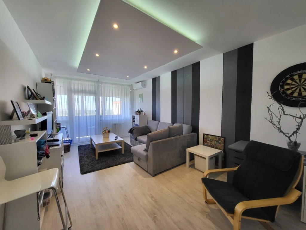 Eladó panellakás, Pécs, Kertváros