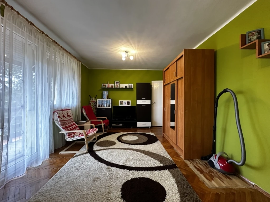 Eladó téglalakás, Szentlőrinc