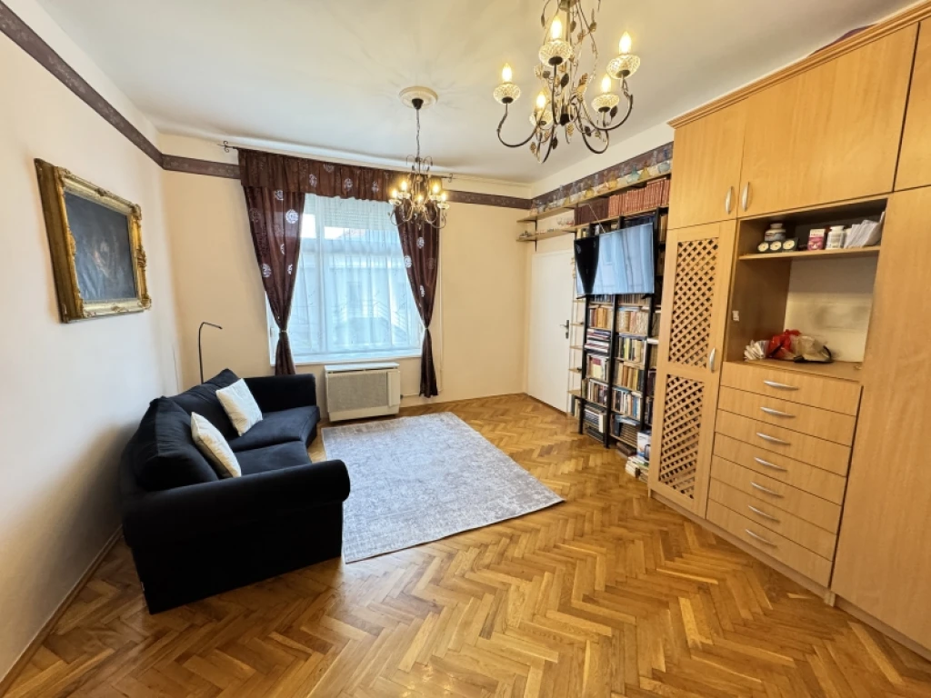 Eladó téglalakás, Pécs, Belváros