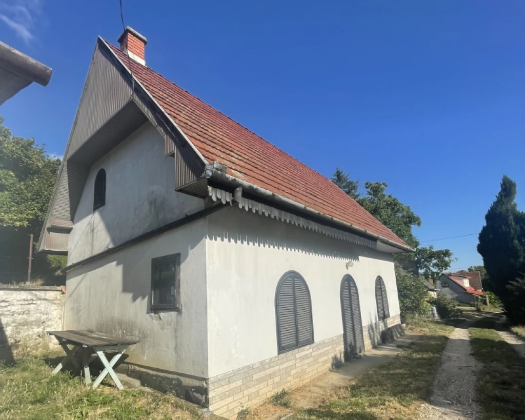 Eladó téglalakás, Harkány