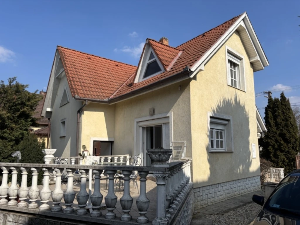 Eladó családi ház, Pécs, Újhegy