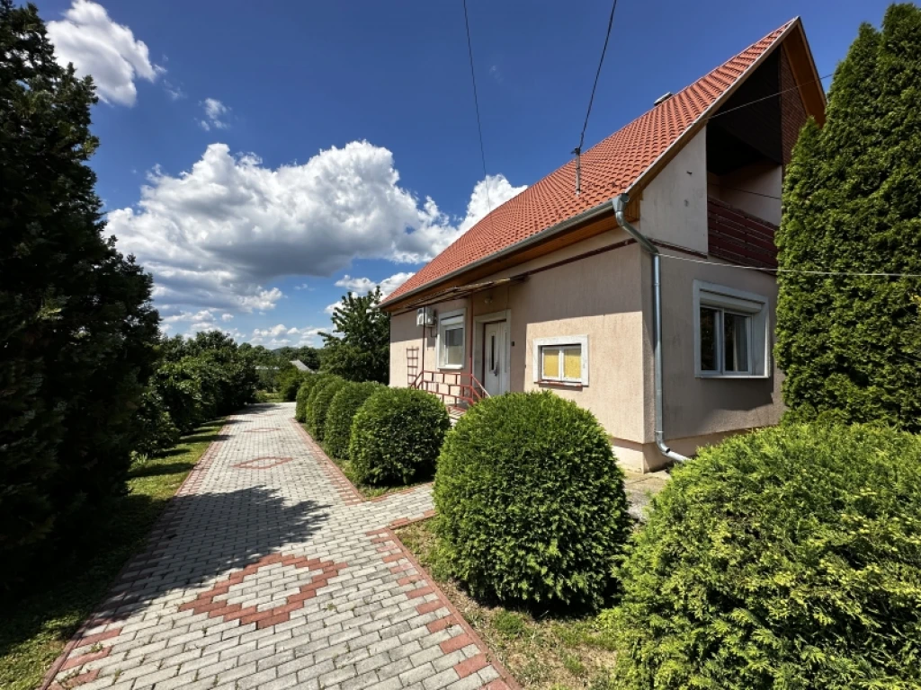 Eladó családi ház, Siklós
