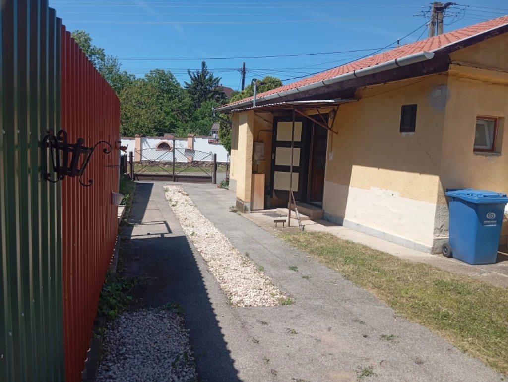 c3-1-name c2-1-name, Pécs, Rácváros