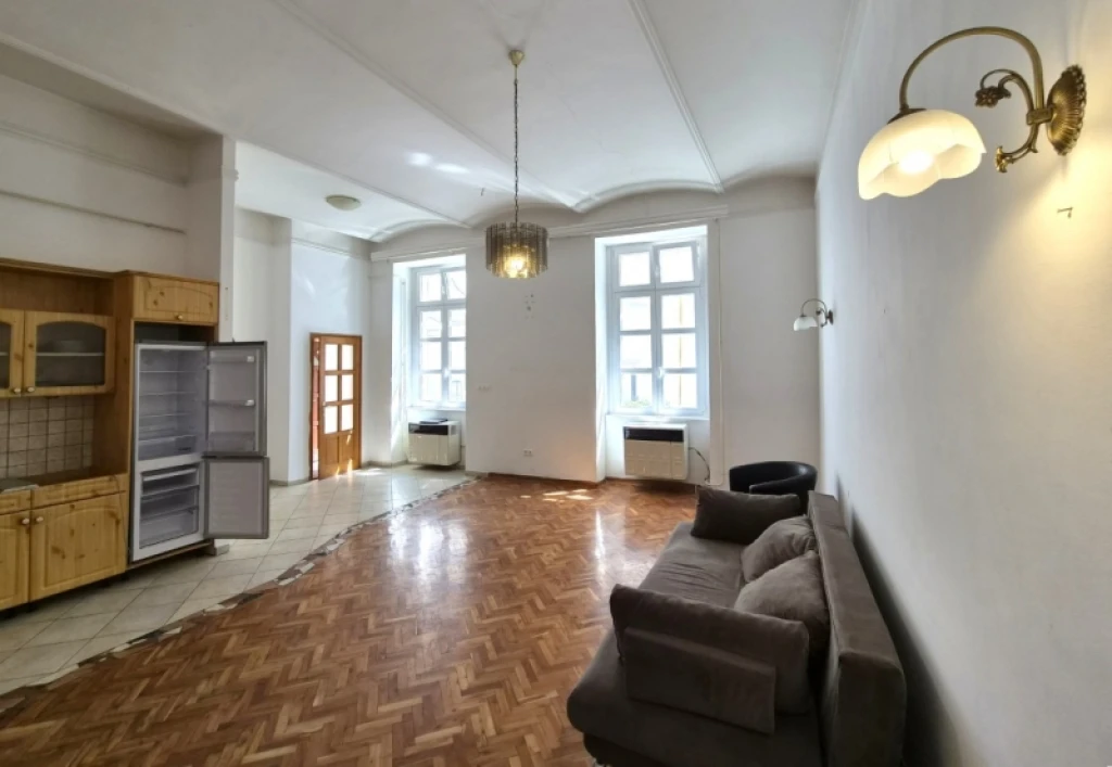 Kiadó téglalakás, Pécs, Belváros