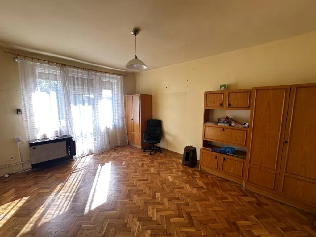 Eladó téglalakás, Pécs, Uránváros