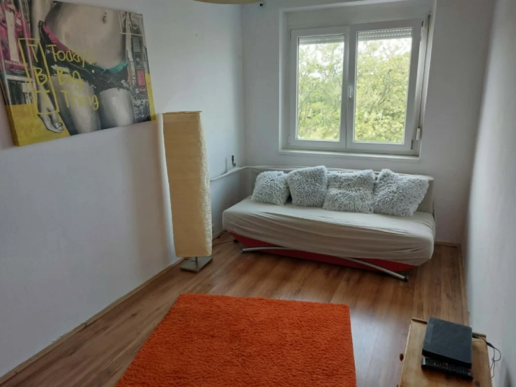 Kiadó panellakás, Pécs, Kertváros