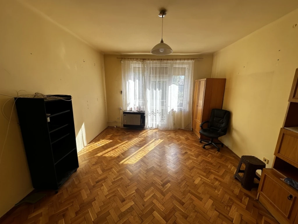 Eladó téglalakás, Pécs, Uránváros