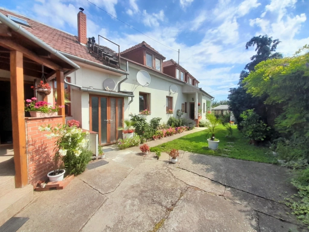 Eladó családi ház, Pécs, Budai-város