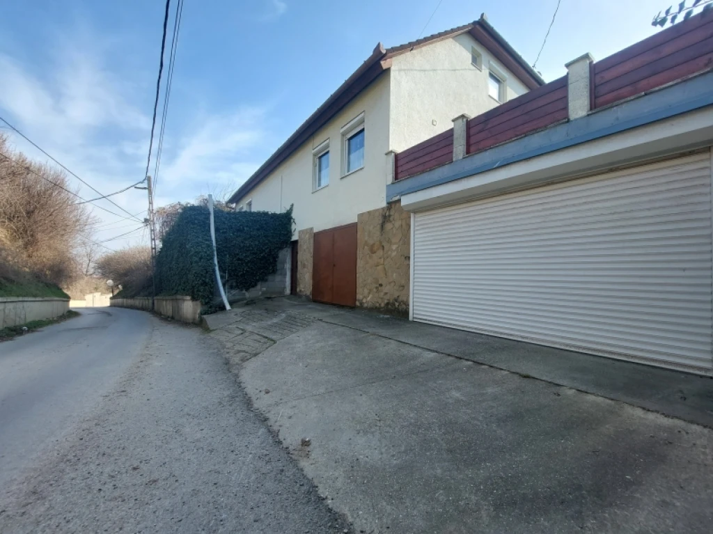 Eladó családi ház, Pécs, Mecsekoldal/Ürög
