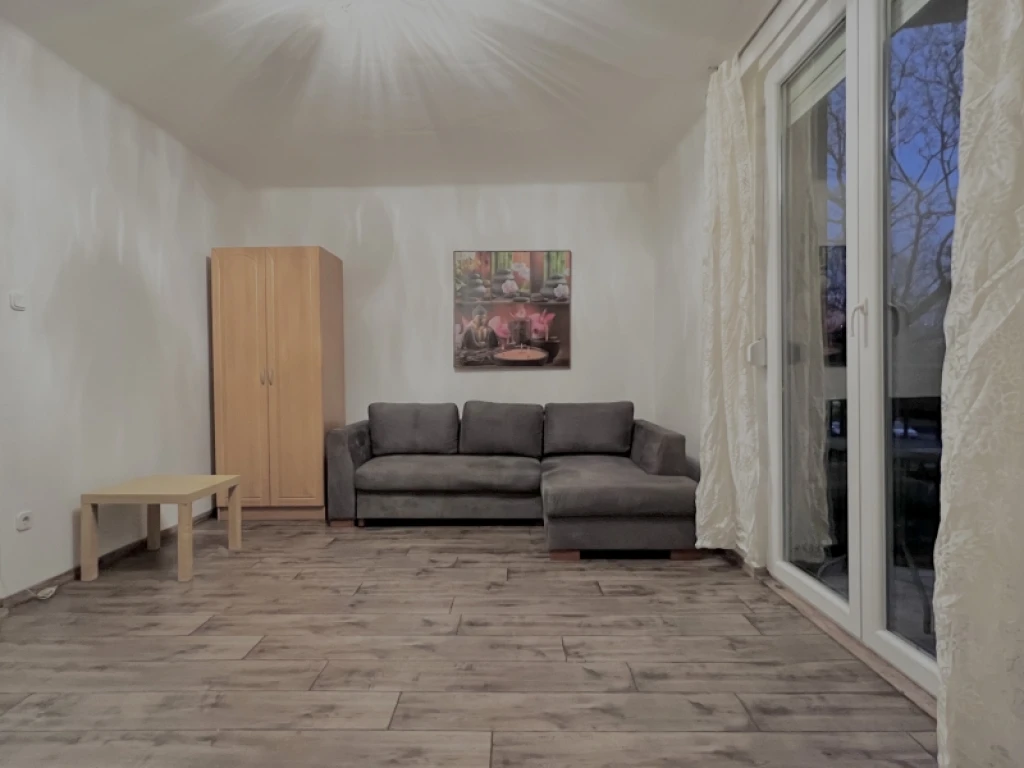 Kiadó téglalakás, Pécs, Uránváros