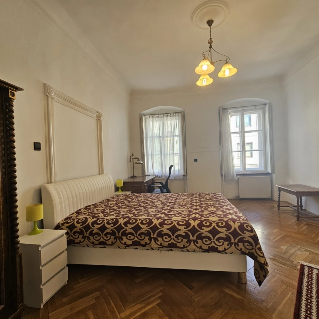 Kiadó téglalakás, Pécs, Belváros