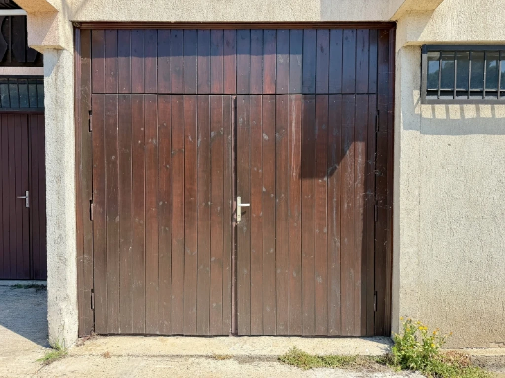 Eladó egyedi garázs, Pécs, Uránváros