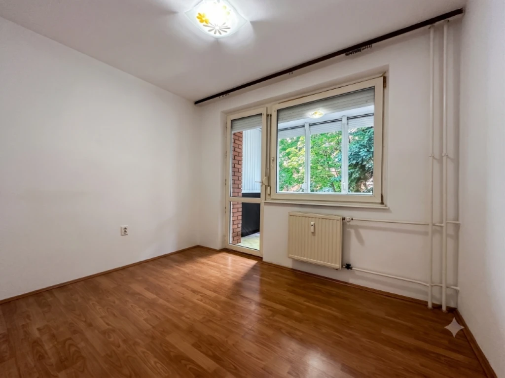 Eladó panellakás, Pécs, Kertváros