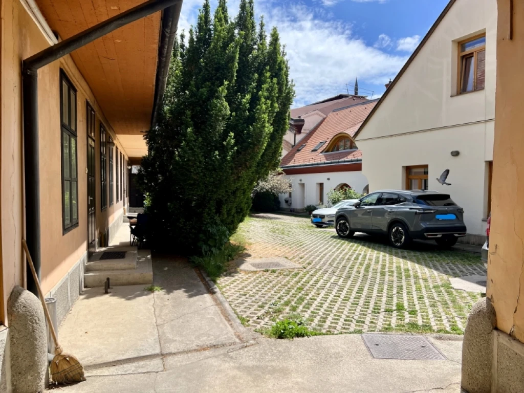Eladó téglalakás, Pécs, Belváros