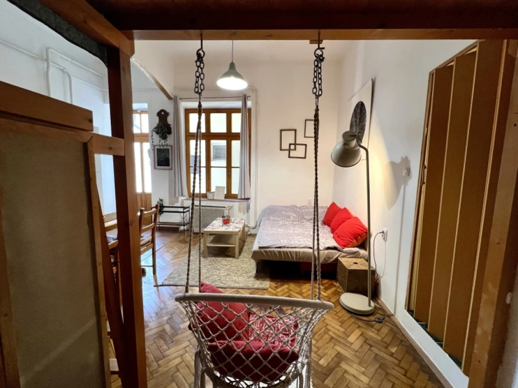 Eladó téglalakás, Pécs, Belváros