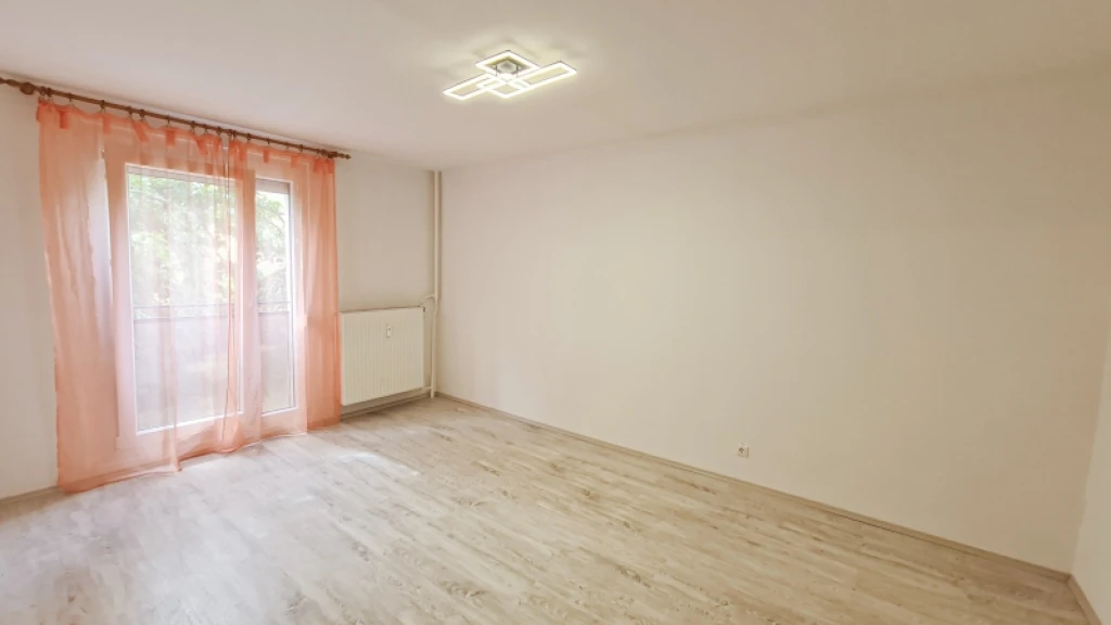 Eladó panellakás, Pécs, Egyetemváros