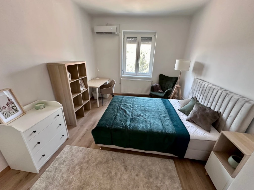 Kiadó téglalakás, Pécs, Belváros
