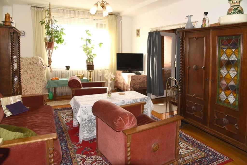 Eladó téglalakás, Pécs, Uránváros