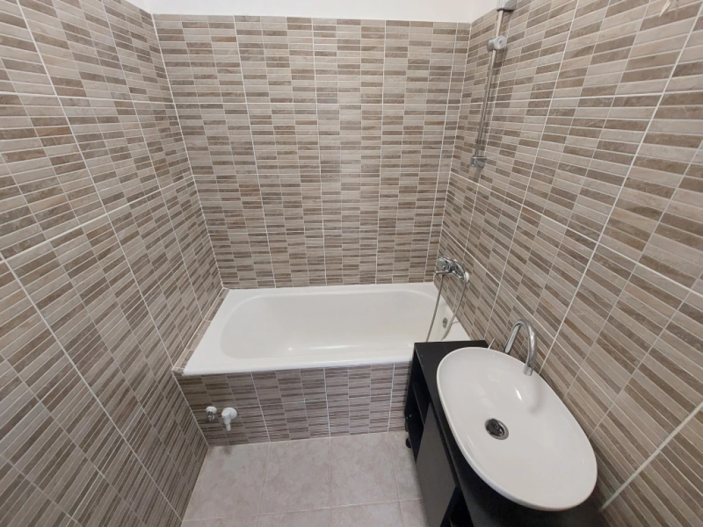 Eladó panellakás, Pécs, Uránváros