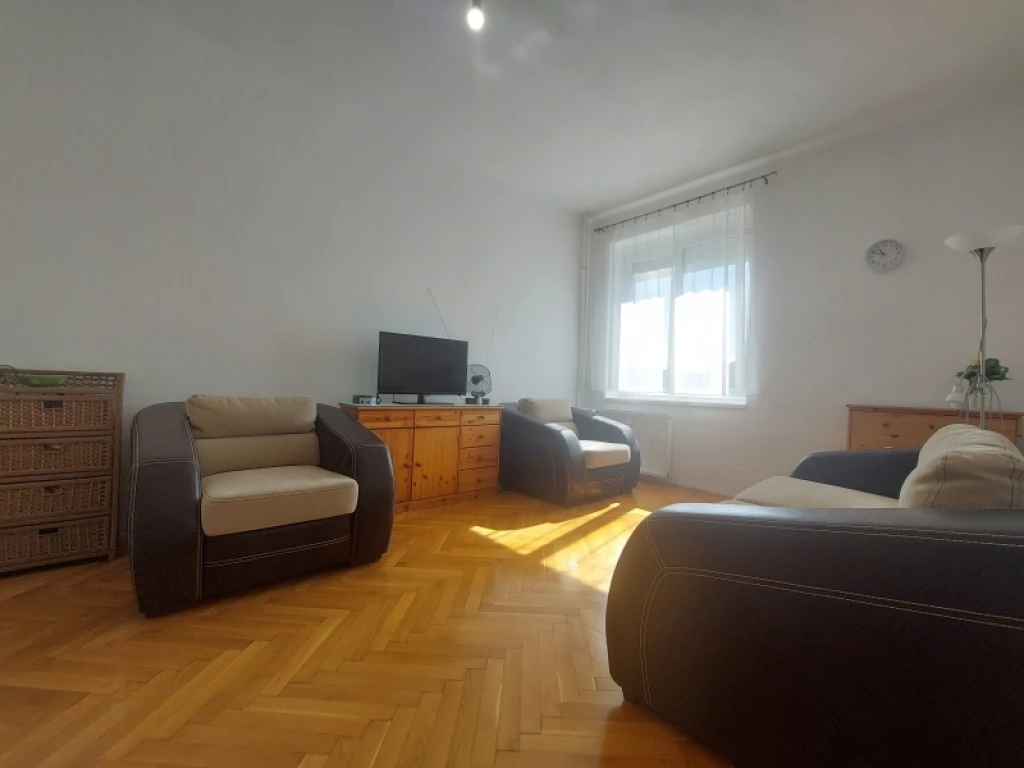Eladó téglalakás, Pécs, Uránváros