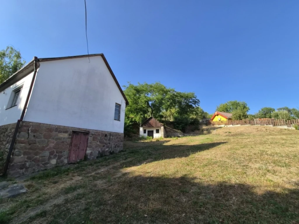 Eladó családi ház, Komló