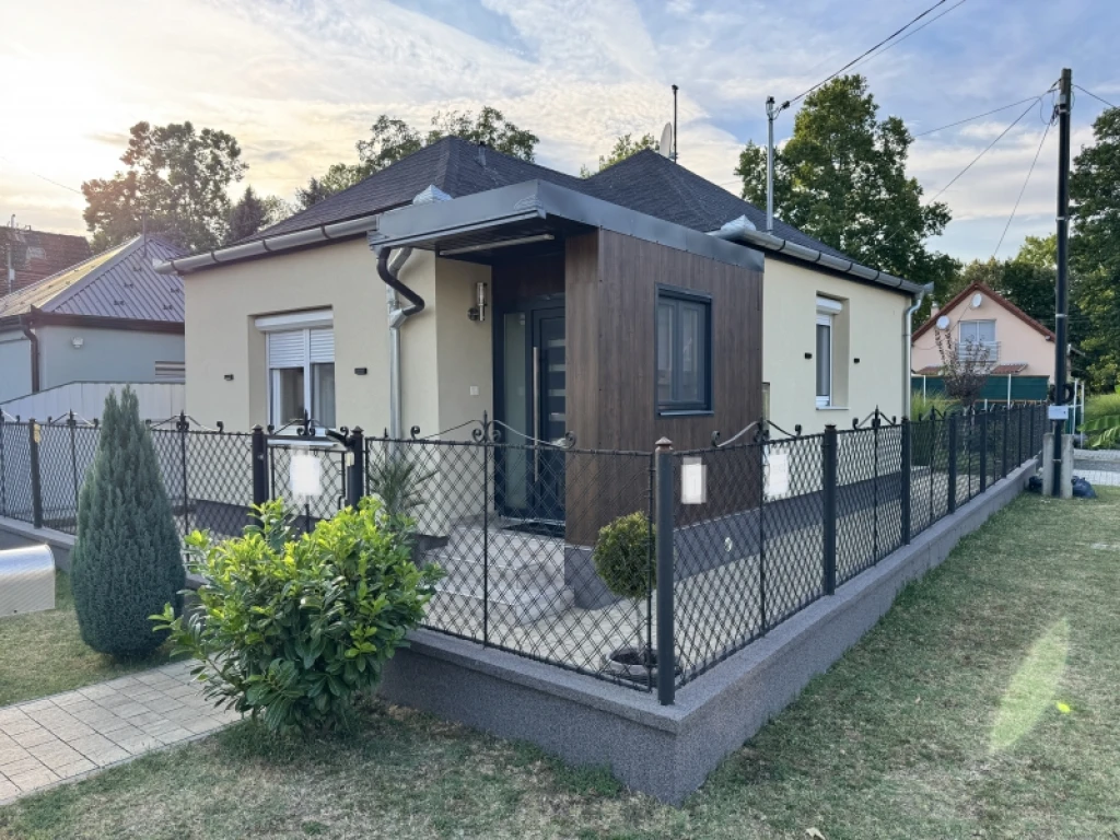 Eladó családi ház, Harkány