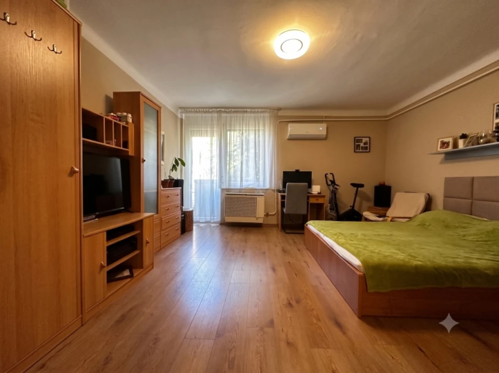 Eladó téglalakás, Pécs, Egyetemváros