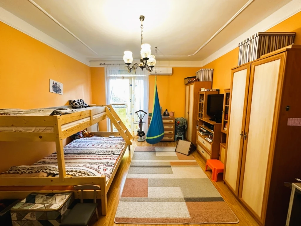 Eladó panellakás, Pécs, Uránváros