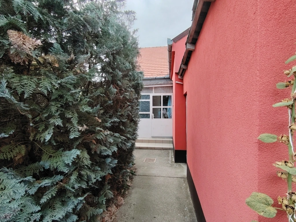 Eladó családi ház, Szentlőrinc