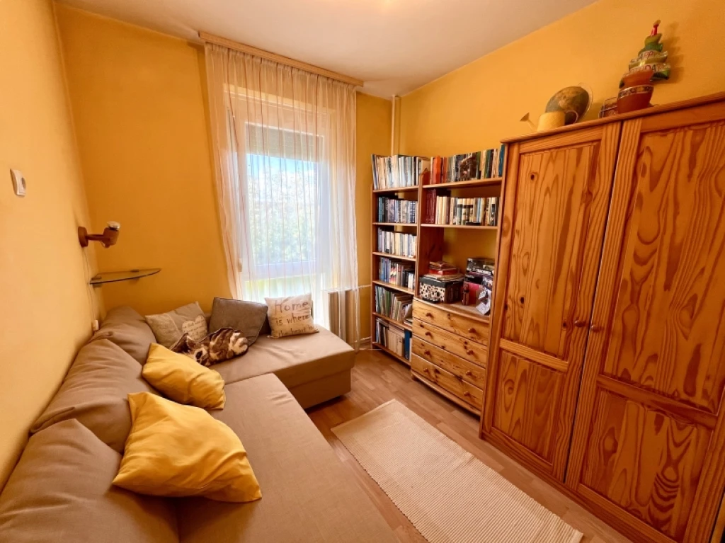 Eladó panellakás, Pécs, Kertváros