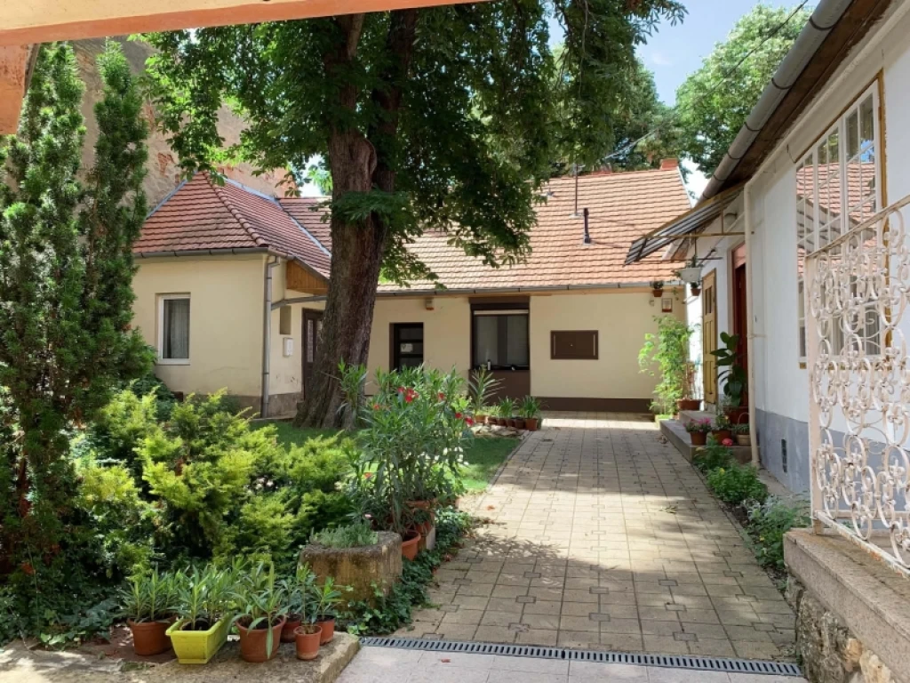 Kiadó téglalakás, Pécs, Belváros