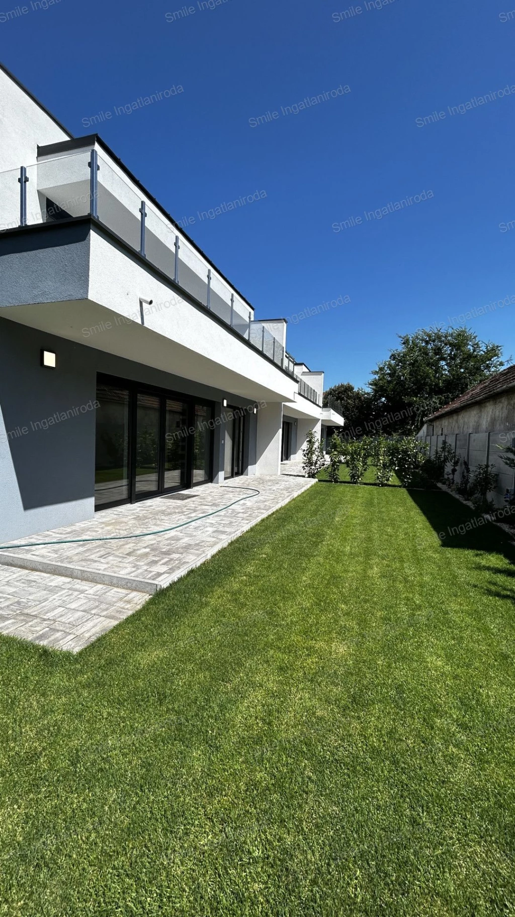 Újszerű sorházi lakás Sóstógyógyfürdőn – azonnal költözhető, saját kerttel és garázzsal