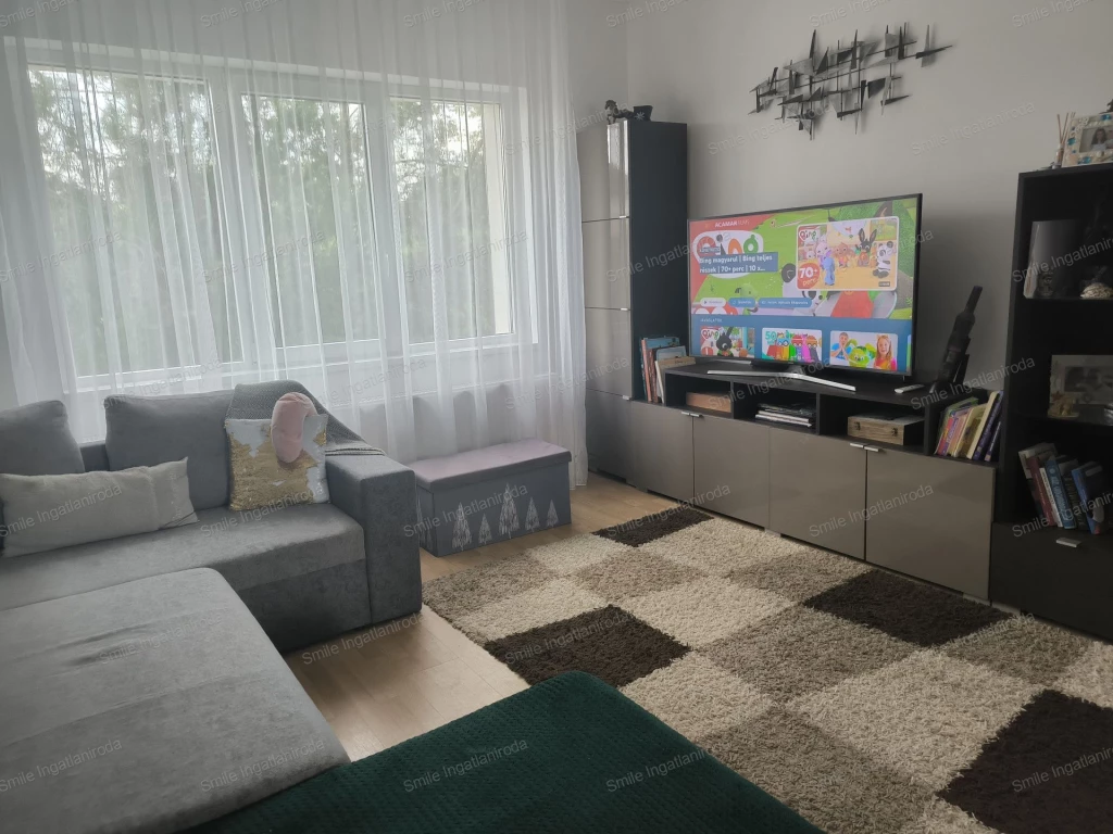 Nyíregyháza-Oros között felújított 5 szobás ház eladó.