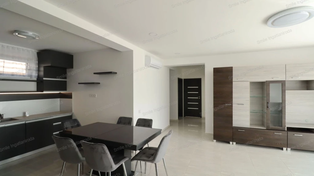 Azonnal költözhető bútorozott ikerház kiadó