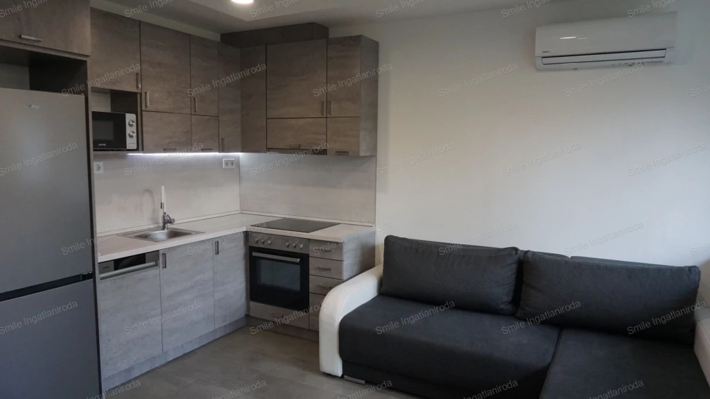 Nyíregyháza belváros közelében amerikai-konyhás nappali + 2 szobás lakás kiadó