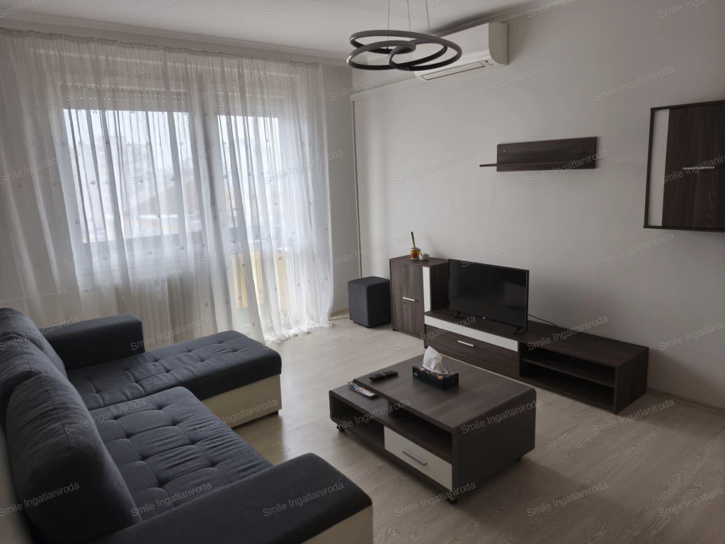 Nyíregyháza Jósavárosban kiadó egy 36 m2-es,teljesen felúíÍtott világos bútorozott nappali+ ½ szobás,erkélyes lakás.