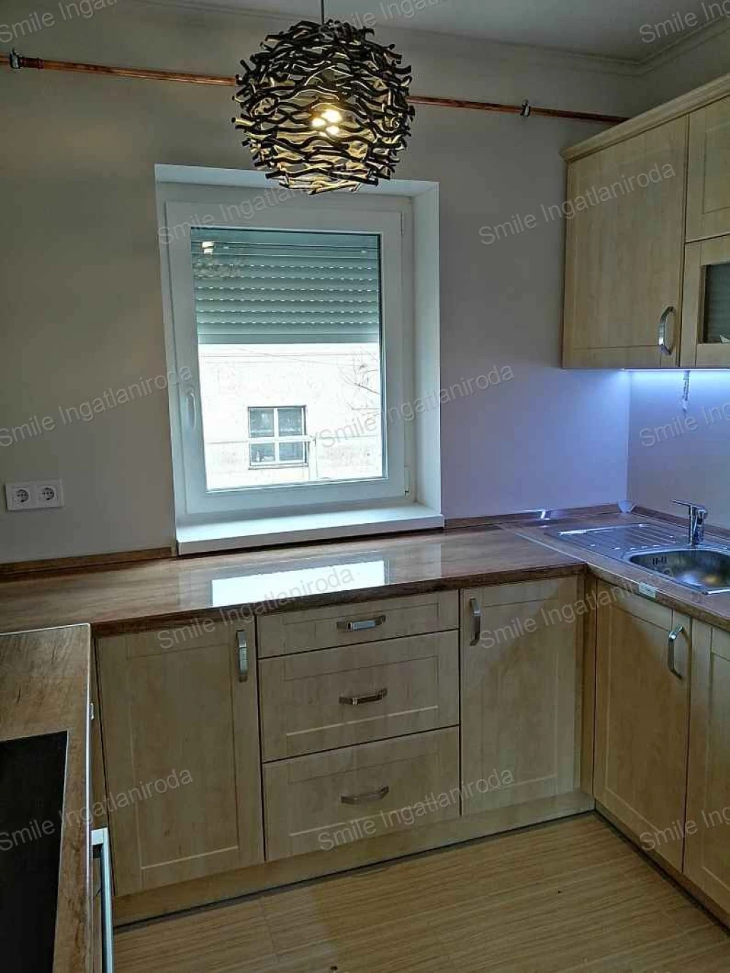 ELADÓ LAKÁS – NYÍREGYHÁZA BELVÁROS – BÚTOROZOTT, BÉRLŐVEL UDVARI BEÁLLÓVAL, BEFEKTETŐKNEK