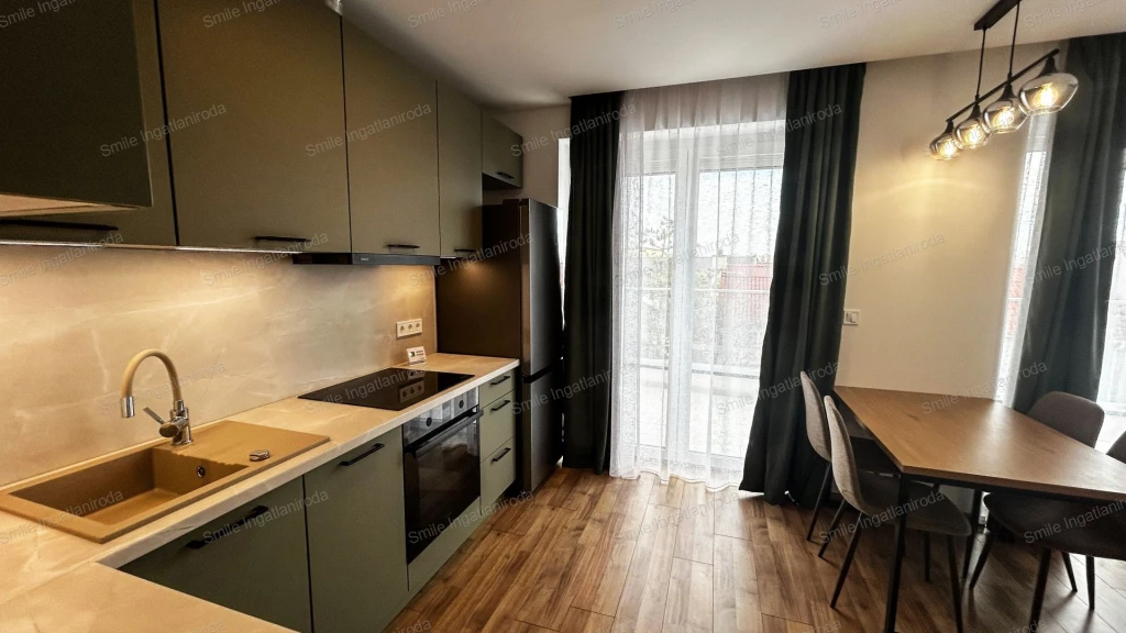 Nyíregyháza belvárosában új építésű társasház 1. emeletén amerikai-konyhás nappali + 2 szobás lakás kiadó