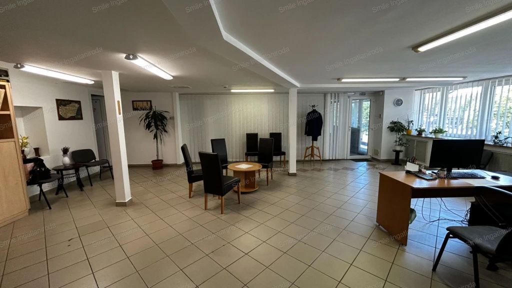 Nyíregyháza abszolút belvárosában 90 m2-es,  több helyiségből álló iroda kiadó
