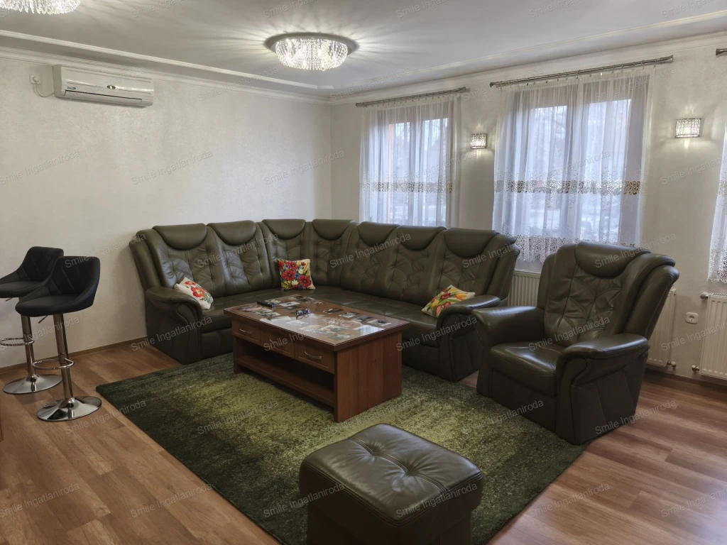 Egy kiválóan felszerelt és karbantartott családi ház, ideális elhelyezkedéssel Nyíregyháza-Sóstógyógyfürdőn, amely akár magán, akár üzleti célra is tökéletes választás lehet.